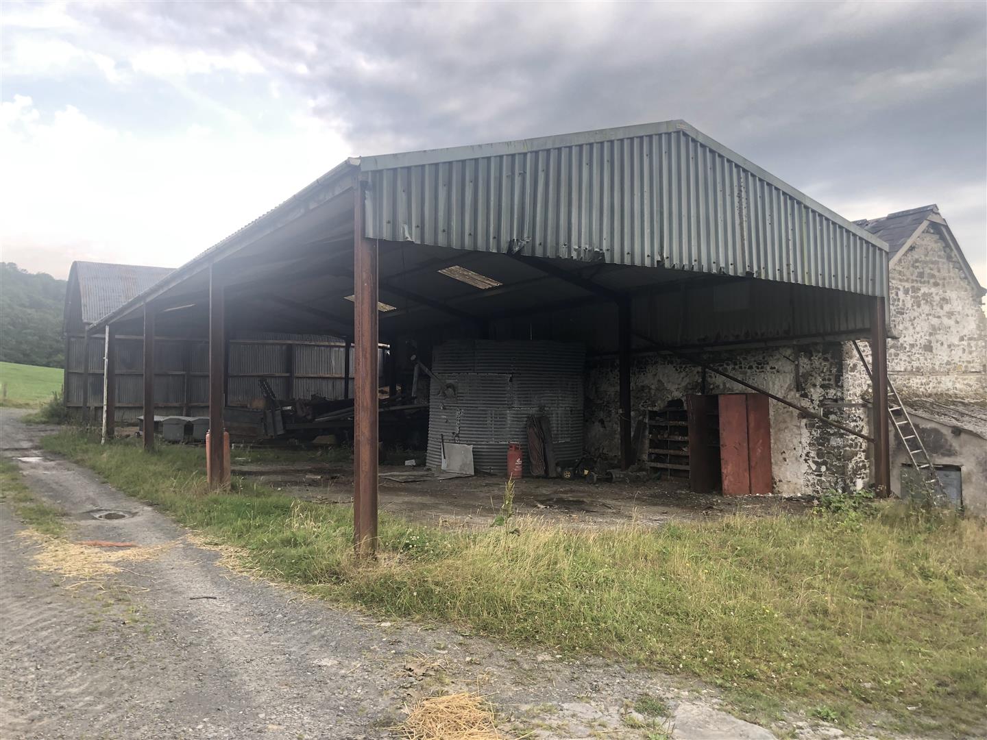 IMPLEMENT SHED/HAY SHED